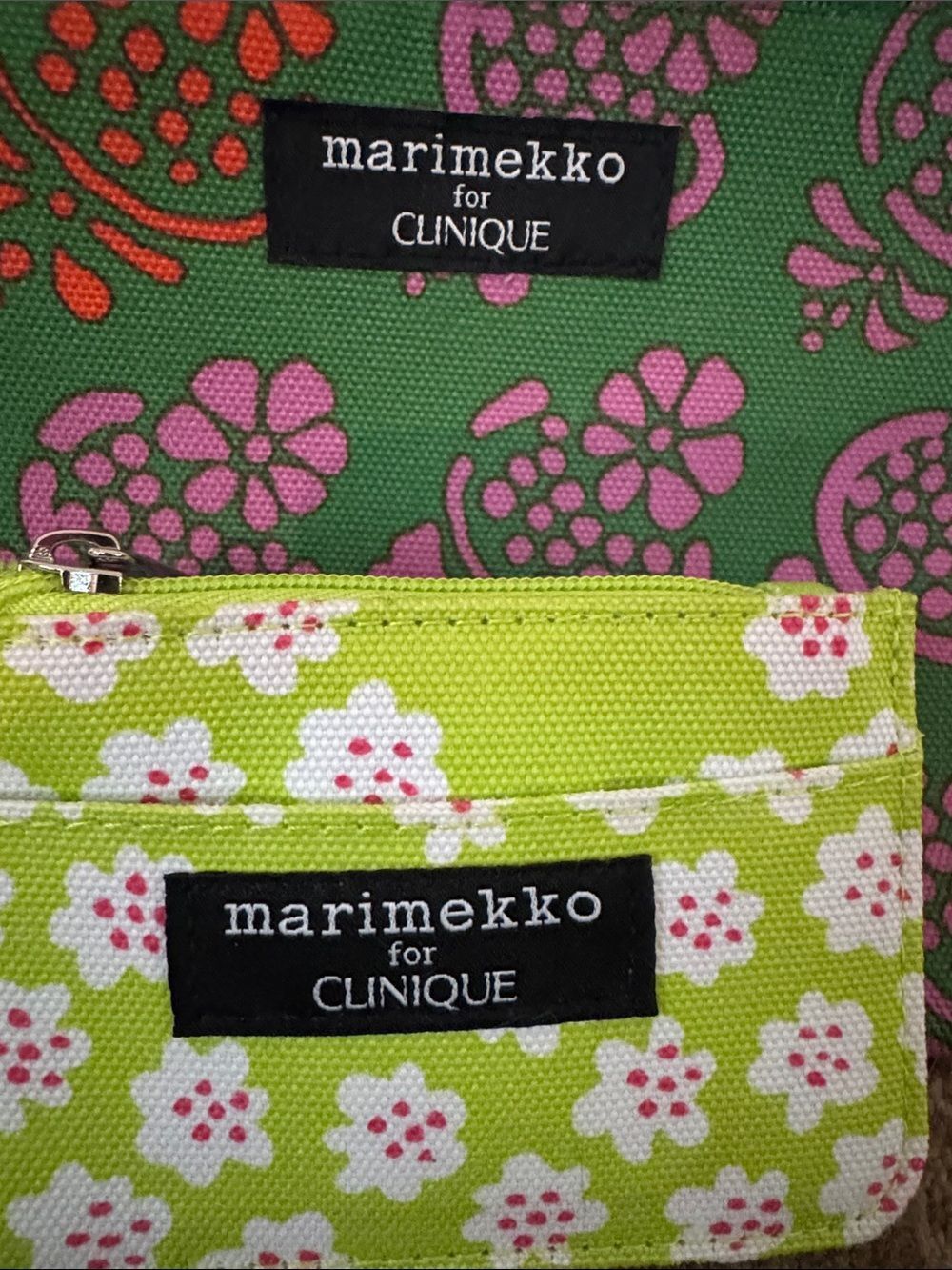 Clinique x Marimekko Green Floral Cosmetic Bag and Card Holder - Picture 2 of 13